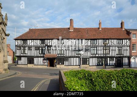 L'ancien hôtel Falcon maintenant Hôtel Indigo dans le bois historique-encadré Ou bâtiment médiéval en demi-bois Stratford-upon-Avon Warwickshire Angleterre Banque D'Images