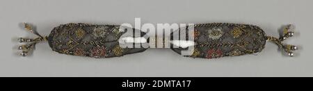 Porte-monnaie de miser, Moyen: Soie, métal technique: Soie noire crochetée brodée avec des zones de soie rouge, bleue et jaune. Autres éléments décoratifs avec des perles d'or et d'acier découpé. Motif feuilles stylisé et autres décorations dans les mêmes perles. Les anneaux en or et en acier contrôlent l'ouverture latérale ; glands à chaque extrémité des perles, fil d'or torsadé et billes en acier à facettes., France, début du XIXe siècle, costume et accessoires, sac à main Miser Banque D'Images