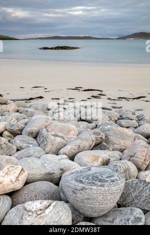 Rochers sur l'île de Harris, sur la plage de Seilebost, Hébrides extérieures, Écosse Banque D'Images