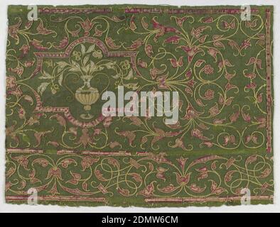 Textile, Moyen: Soie, laine technique: Satin appliqué, brodé et couché, sur le côté uniforme sergé, section de bordure horizontale remplie de feuillage arabesque et de tiges enfermant l'urne et les fleurs; bordure de garde avec des tiges symétriques, le feuillage, l'interlacerie. Satin rouge et blanc couché, bordé d'un fil d'or lourd, coincé dans des petits pains, qui forme également des tiges. Sol en laine jaune-vert foncé, France, fin du XVIe au début du XVIIe siècle, broderie et coutures, textile Banque D'Images