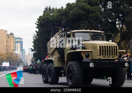 Le BM-21 Grad - Soviet monté sur camion lance-roquettes multiple de 122 mm. Bakou - Azerbaïdjan : 10 décembre 2020 Banque D'Images