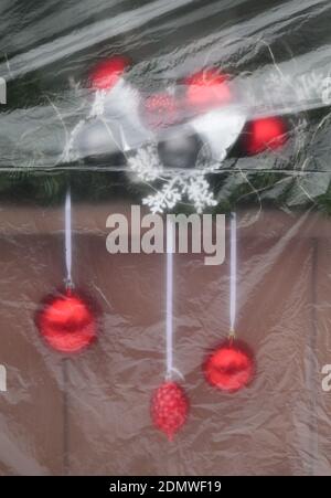 Seligenstadt, Germany. 17th Dec, 2020. Plastic sheeting is used to protect the Christmas decorations of a shop in Old Town because of painting work. In the fight against the corona virus public life is shut down with a lockdown for the second time this year. Credit: Arne Dedert/dpa/Alamy Live News Stock Photo