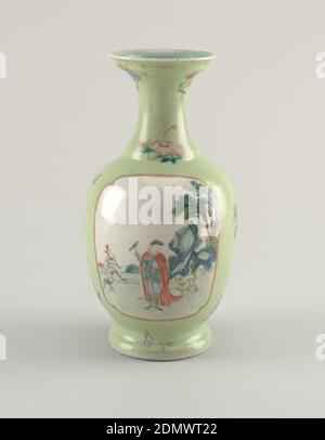 Vase, porcelaine émaillée, VASE en porcelaine vert pâle représentant une scène extérieure comprenant deux figures de marche., Chine, 1736–95, céramique, Arts décoratifs, vase Banque D'Images