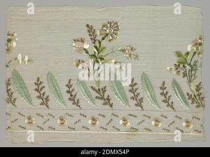 Bordure, moyenne: lin, soie technique: Long flottant satin point et appliqué sur le tissage Uni, partie d'une bordure, probablement pour une robe, avec une section principale composée de feuilles de lancet vertical alternant avec une branche florale. Chaque troisième branche est la tige d'une grande fleur exotique atteignant dans le champ. Bande inférieure étroite répétition de petites rosettes et de courtes bandes. Les couleurs sont principalement vertes, brunes et brunes sur un sol en lin naturel. France, 19e siècle, broderie et couture, Border Banque D'Images