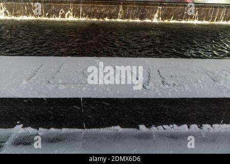 New York, United States. 16th Dec, 2020. Heavy snow and high wind as first winter storm of the season hit New York. A message 'I love you' written on snow. Forecast prediction for up to 14 inches of snow in the city when storm will move away late afternoon next day. (Photo by Lev Radin/Pacific Press) Credit: Pacific Press Media Production Corp./Alamy Live News Banque D'Images