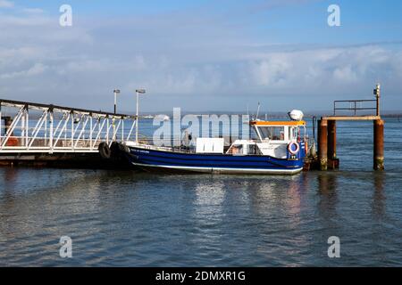 Le ferry pour passagers Pride of Hayling part d'Eastney, Portsmouth et traverse l'eau jusqu'à l'île Hayling. Le trajet dure environ 8 minutes. Banque D'Images