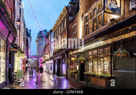 Carnaby Street pendant Noël dans la nuit Londres Royaume-Uni Banque D'Images