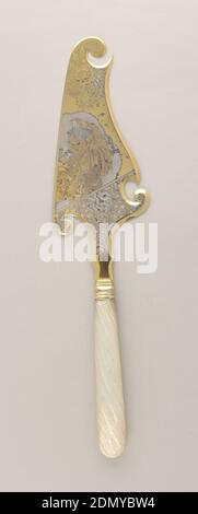 Serveur à gâteaux, F. Nicoud, français, active 1890, argent coulé, argent doré, nacre sculptée, pale dorée ondulée ornée de fleurs, motifs géométriques, femme japonaise avec ventilateur., Paris, France, ca. 1890, coutellerie, Arts décoratifs, Cake Server Banque D'Images