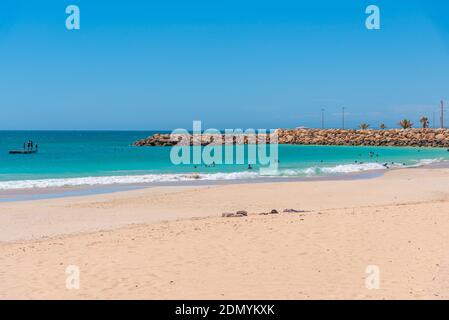 GERALDTON, AUSTRALIE, 12 JANVIER 2020 : paysage urbain avec une plage à Geraldton, Australie Banque D'Images