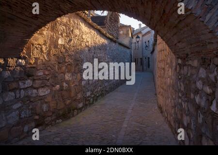 Allée dans la zone de la cathédrale de Santa Maria. Baeza, Andalousie, Espagne Banque D'Images