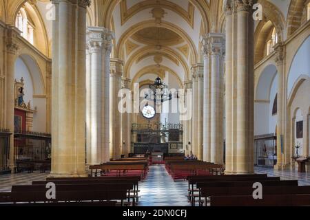 Baeza, Andalousie, Espagne : vue sur l'intérieur de la cathédrale de Santa Maria de Baeza. Andalousie, Espagne Banque D'Images