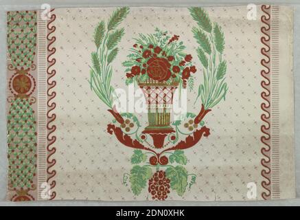 Flanc et bordure, imprimé en bloc et floqué sur papier, a) vase de bouquet floral centré dans une couronne de blé. Raisins, acanthus défile, et perles ci-dessous. Bande en treillis vertical et moulure ondulée sur les côtés. Or, rouge, marron et nuances de vert sur blanc; b/d) bordure inférieure, médaillon central contenant du putti tirant char avec papillon, au-dessus de la bande foliaire sur les bases inférieures des pilastres alternent avec le dessin d'onde sur le bord supérieur., H# 816 ?, France, 1800–1825, revêtements muraux, flanc et bordure Banque D'Images