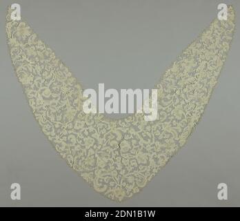 Collar, Medium: linen technique: Dentelles aiguilles, Collar of plat point de Venise a travaillé dans la conception à grande échelle de fleurs et de feuilles. Bord étroit de dentelle d'aiguille., Italie, 17ème siècle, dentelle, Collar Banque D'Images