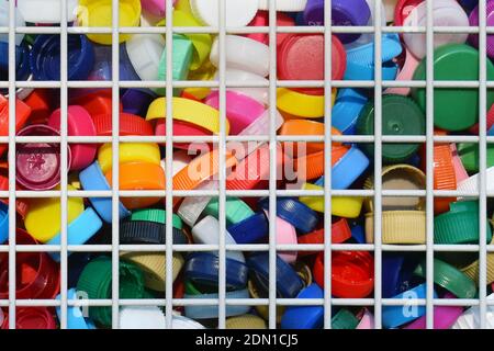 Collection de bouchons de bouteille en plastique de couleur Banque D'Images