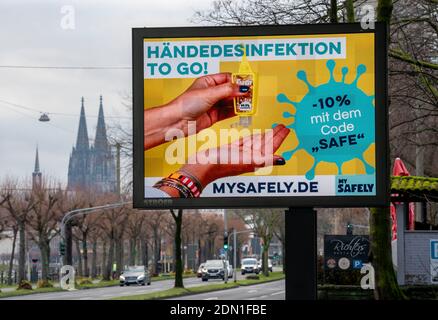 PANNEAU D'affichage LED, avec publicité numérique pour désinfectant pour les mains, sur Konrad-Adenauer-Ufer à Cologne, NRW, Allemagne, Banque D'Images