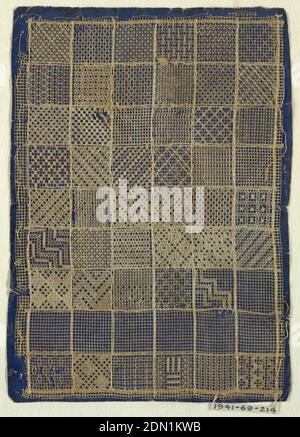 Sampler, Medium: linen technique: Couture de dard et d'entrelacement sur le filet, filet fabriqué à la machine marqué dans cinquante-quatre carrés; avec quarante-sept montrant le dessin de broderie., Allemagne, milieu du XIXe siècle, broderie et couture, Sampler Banque D'Images