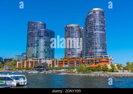 PERTH, AUSTRALIE, 18 JANVIER 2020 : hôtel et immeuble de bureaux à Elizabeth quay à Perth, Australie Banque D'Images