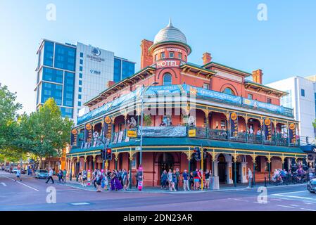 PERTH, AUSTRALIE, 18 JANVIER 2020 : hôtel de singe en laiton à Perth, Australie Banque D'Images