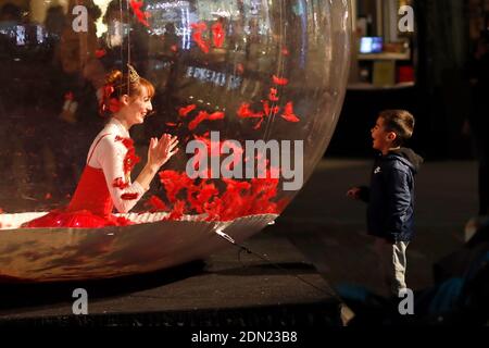 San Diego, CA, USA. 16th Dec, 2020. Westfield UTC patrons watched the Snow Globe Collection Wednesday before the start of Christmas week. The Collection contains dancers and characters within real-life snow globes. Credit: John Gastaldo/ZUMA Wire/Alamy Live News Stock Photo