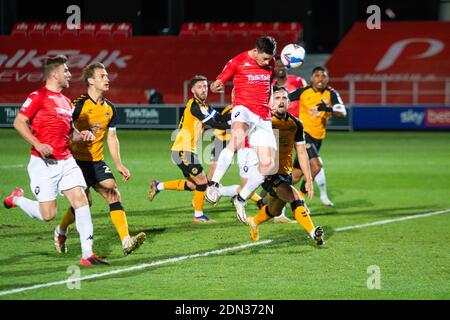 Ian Henderson, de Salford City, est à la tête d'un coin de rue lors du match Sky Bet League 2 à Moor Lane, Salford Picture par Matt Wilkinson/Focus Images Ltd /Sipa USA 15/12/2020 Banque D'Images