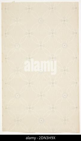 Papier de plafond, papier imprimé à la machine, mica liquide, cercles à perles entrelacés avec fleurs et couronnes florales. Imprimé en bleu et en mica liquide blanc sur fond crème., États-Unis, 1905–1915, revêtements muraux, papier de plafond Banque D'Images