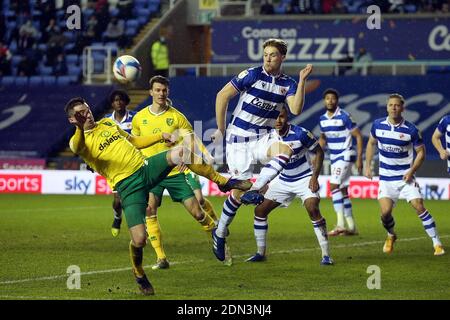 Reading, Royaume-Uni. 16 décembre 2020. Kenny McLean de Norwich et Lewis Gibson de Reading en action pendant le match du championnat Sky Bet au stade Madejski, Reading Picture by Paul Chesterton/Focus Images Ltd /Sipa USA 16/12/2020 Credit: SIPA USA/Alay Live News Banque D'Images