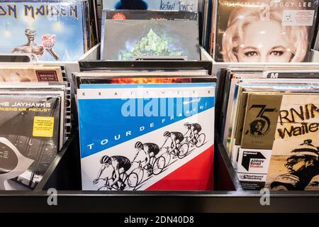 Album de vinyle Kraftwerk dans le magasin de disques. Banque D'Images