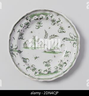 Assiette, faïence émaillée, plaque circulaire avec bordure festonnée; décoration florale vert pâle autour du périmètre, faune et figure au centre., vers 1760, céramique, Arts décoratifs, assiette Banque D'Images