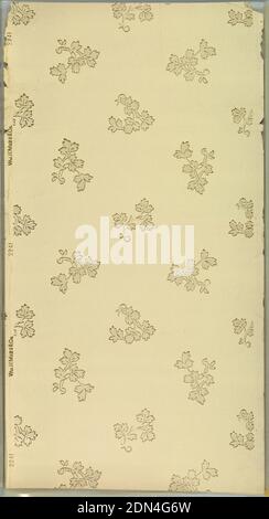 Papier de plafond, papier imprimé à la machine, mica liquide, branches de feuilles individuelles en alternance. Le sol est crème. Imprimé en mica or et en mica blanc., Brooklyn, New York, États-Unis, 1905–1915, revêtements muraux, papier de plafond Banque D'Images
