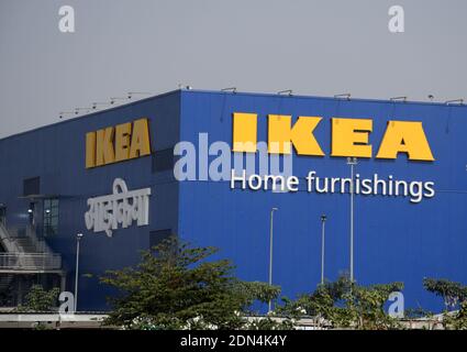 Mumbai, Inde. 17 décembre 2020. Vue générale du magasin IKEA pendant le lancement.IKEA, une multinationale suédoise vendant des produits de décoration a lancé son deuxième magasin en Inde. Le magasin est situé à Turbhe (une banlieue de Navi Mumbai). Crédit : SOPA Images Limited/Alamy Live News Banque D'Images