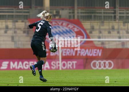 Munich, Allemagne. 16 décembre 2020. Hanna Glas (#5 FC Bayern Munich) lors du match de football de l'UEFA Women's Champions League (Round 32) entre le FC Bayern Munich et Ajax Amsterdam. Sven Beyrich/SPP crédit: SPP Sport Press photo. /Alamy Live News Banque D'Images