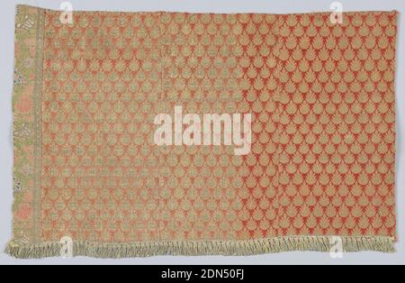 Textile, Moyen: Soie, fils métalliques technique: Répétition complémentaire de trame avec brocarts, a) deux larges bandes verticales, une grise et une rouge, chacune avec un motif de petits palmettes d'or. Les deux zones sont séparées par une étroite bande orange avec un brocart floral en soie polychrome et fil de métal., b) le fond rouge avec des palmettes d'or, avec une partie de la bande florale brocardée cousue d'un côté. Composé de quatre pièces cousues ensemble, avec une frange métallique au fond., Iran, 17ème siècle, textiles tissés, textile Banque D'Images