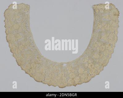 Collier, Moyen: technique de lin: Dentelle de bobin avec le sol de l'aiguille, conception de pâquerettes avec des feuilles croisées par bande angulaire avec de petites tiges au-dessus., milieu-19e siècle, dentelle, collier Banque D'Images