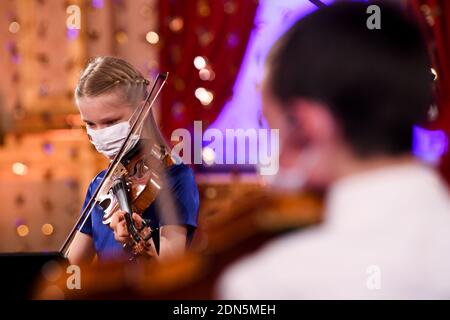 ATTENTION EDITORS - EMBARGO ON PUBLICATION FRIDAY 18 DECEMBER 2020 AT 9:00h.   Princess Eleonore plays the violin in a string quartet, during the regi Banque D'Images
