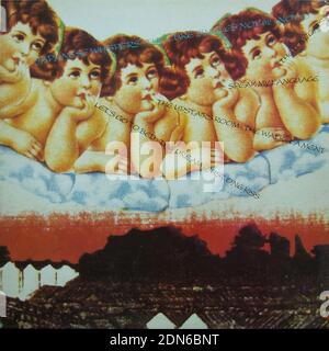 The Cure - Whispers japonais  The Cure Singles Nov'82-Nov'83 - Pochette d'album en vinyle vintage Banque D'Images