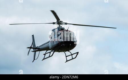 12 septembre 2020, région de Kaluga, Russie. Hélicoptère Aerospatiale AS.350 Ecureuil à l'aéroport Oreshkovo. Banque D'Images