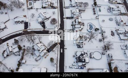 Warminster, États-Unis. 16 décembre 2020. La neige couvre le sol le jeudi 17 décembre 2020 au parc Hartsville à Warminster, en Pennsylvanie. Environ 8 pouces de neige sont tombés de la tempête de neige du mercredi, fermant des écoles et paralysant certaines parties de la région de Philadelphie. Crédit : William Thomas Cain/Alay Live News Banque D'Images