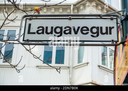 Laugavegur Street panneau la rue commerçante principale dans le centre-ville de Reykjavik Islande Banque D'Images