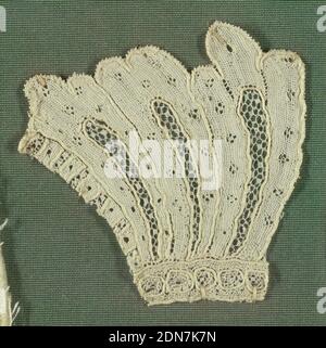 Cooper Union Museum Lace Study Card, Medium: linen technique: Dentelles aiguilles, fragment de dentelle Argentine montrant un groupe de trois feuilles ou plumes ornementales., France, 18e siècle, dentelle, fragment, fragment Banque D'Images