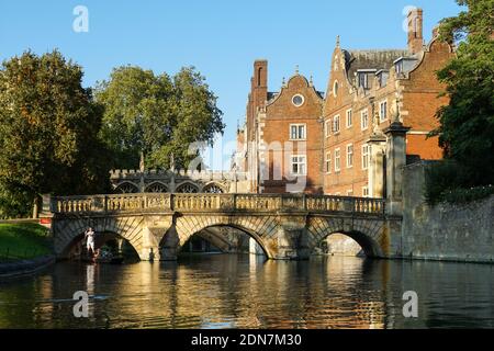 Le pont de la cuisine au-dessus de la rivière Cam à Cambridge, Cambridgeshire Angleterre Royaume-Uni Banque D'Images