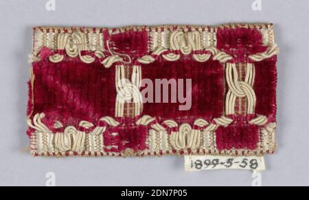 Fragment de découpage, Moyen: Soie, coton technique: Tissé avec velours surélevé, rouge et blanc, fin du XIXe siècle, finitions, fragment de découpage Banque D'Images