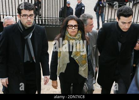 Françoise Bettencourt-Meyers, fille de Liliane Bettencourt et de ses fils Nicolas Meyers (portant des lunettes) et Jean-Victor Meyers arrivant devant le tribunal pour le 3e jour du procès "Bettencourt" accusant 10 personnes proches de l'héritière de l'Oréal Liliane Bettencourt d'exploiter sa démence du sud-ouest, à Bordeaux, le 28 janvier 2015. Photo de Bernard-Salinier/ABACAPRESS.COM Banque D'Images