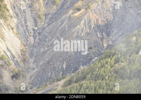 Vue aérienne du site de l'accident de l'Airbus A320 de Germanwings près de Seyne-les-Alpes, dans le sud-est de la France, le 24 mars 2015. Photo publiée avec l'aimable autorisation de Securitite Civile/ABACAPRESS.COM Banque D'Images