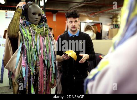 Exclusif - le coiffeur français Charlie le Mindu pose pour photographe à Bordeaux, dans le sud-ouest de la France, le 1er mars 2015. Charlie, basé à Londres (né à Bordeaux en 1986), qui a travaillé pour Lady Gaga, Madonna, Peaches Geldof et beaucoup d'autres célébrités, est le directeur artistique du Carnaval de Bordeaux. Photo de Bernard-Salinier/ABACAPRESS.COM Banque D'Images