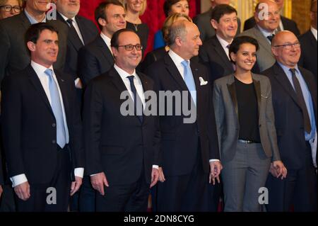 Le Premier ministre français Manuel Valls, le président François Hollande, le ministre des Affaires étrangères Laurent Fabius, le ministre de l'éducation Najat Vallaud-Belkacem, posent pour une photo de famille à l'Elysée à Paris le 5 janvier 2015.photo Thierry Orban/Abacapress.com Banque D'Images