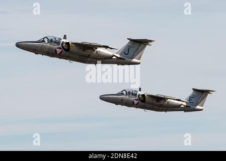 Le jet de l'entraîneur du twinjet 105Ö de Saab de l'armée de l'air autrichienne à la base aérienne de Zeltweg en Autriche. Banque D'Images