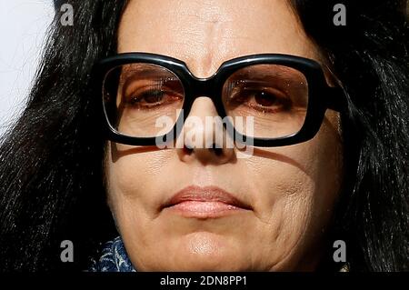 Françoise Bettencourt-Meyers, fille de Liliane Bettencourt et de ses fils Nicolas Meyers (portant des lunettes) et Jean-Victor Meyers parlent devant le tribunal pour le 5e jour du procès de Bettencourt, accusant 10 personnes proches de la héritière Lorée Liliane Bettencourt d'exploiter sa démence, à Bordeaux, dans le sud-ouest de la France, le 30 janvier 2015. Photo de Patrick Bernard /ABACAPRESS.COM Banque D'Images