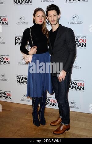 Pierre Niney et sa petite amie Natasha Andrews assistent à la première de Papa ou Maman à Paris, le 26 janvier 2015. Photo d'Aurore Marechal/ABACAPRESS.COM Banque D'Images