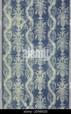 Panneau, Moyen: technique de lin: Résistant imprimé, Coverlet ou suspension de bleu résistent avec un dessin de fleurs de récolte dans des vases ensemble dans les courbes ascendantes qui portent le motif de grain. Deux selvages présents., Europe, XVIIIe siècle, textile imprimé, teint et peint, panneau Banque D'Images