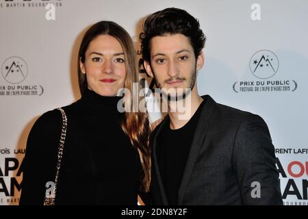 Pierre Niney et sa petite amie Natasha Andrews assistent à la première de Papa ou Maman à Paris, le 26 janvier 2015. Photo d'Aurore Marechal/ABACAPRESS.COM Banque D'Images